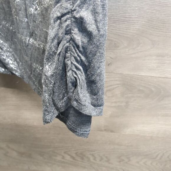 Free Kisses Plus Size Short Sleeve Blouse Ruched Sides Woman's 2X - Picture 5 of 10